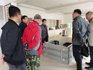 河南省建設廳科技與標準處康處長、河南省建筑協(xié)會段秘書長、河南省建筑科學研究院黃工等一行蒞臨考察